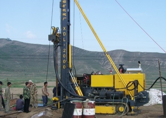 جهاز الحفر الأساسي XYL-2B المثبت على الزاحف المجهز بمحرك ديزل 30KW بعمق 350 متر